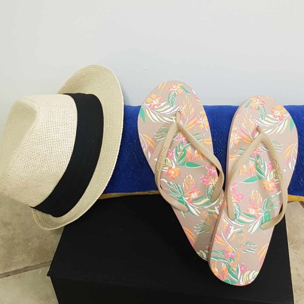 New Pacific Surf Flip Flops - Size 7-8